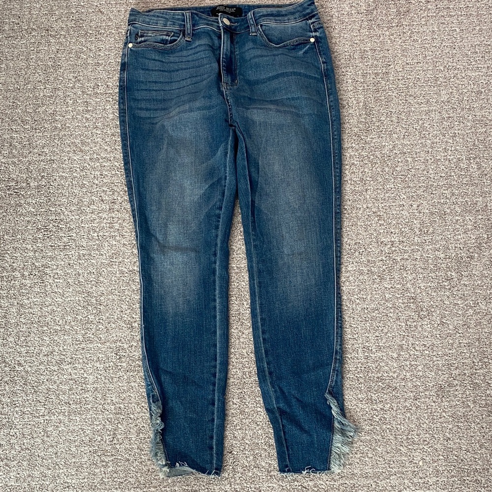 Women's Judy Blue Jeans with Fringe Bottoms Size 31 Skinny Fit